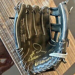 Wilson’s Left-Handed A2647-80-3092 Baseball Glove